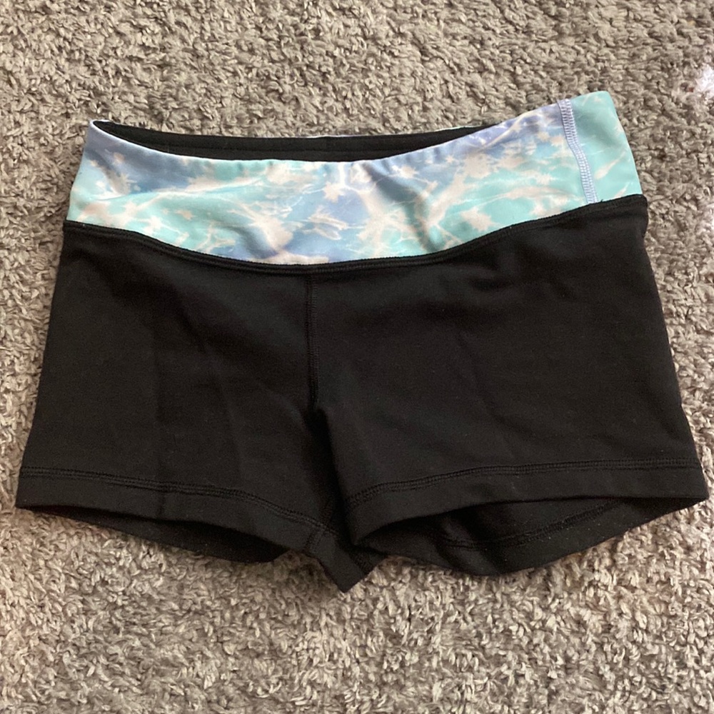Ivivva booty shorts